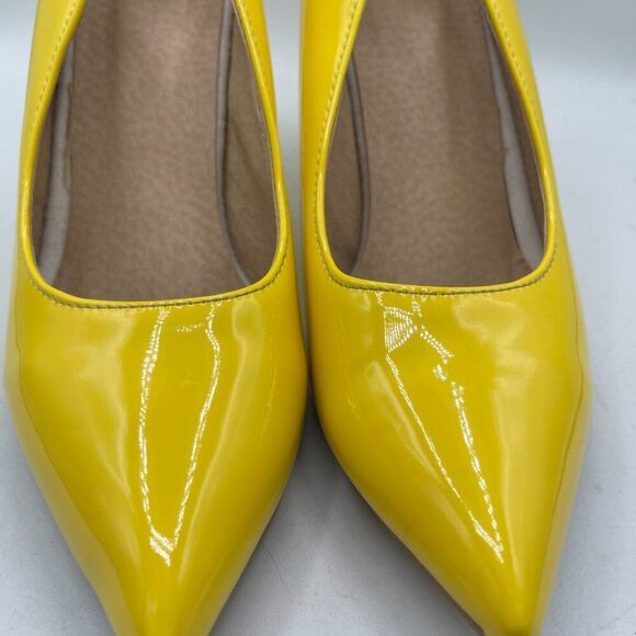 Yellow Patent Leather Scalloped Heels. 7.5 - Picture 2 of 7